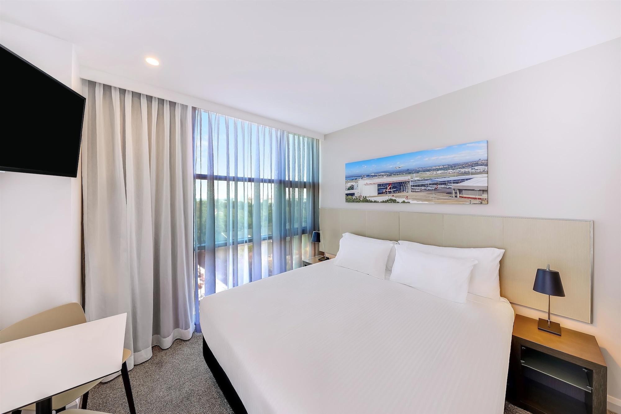 Travelodge Hotel Sydney Airport Exterior foto "The view from my room at the airport"