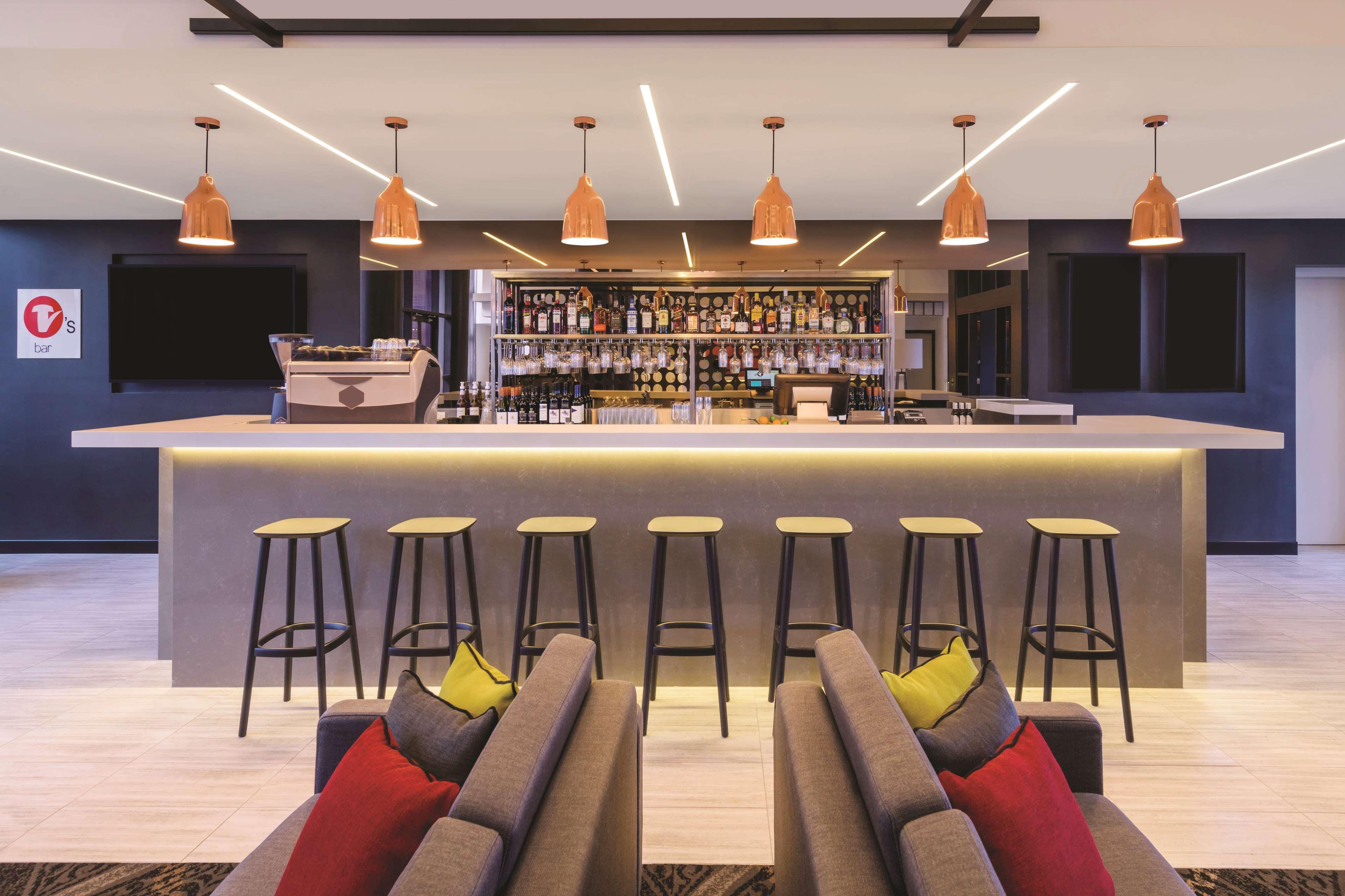 Travelodge Hotel Sydney Airport Exterior foto The bar at the hotel