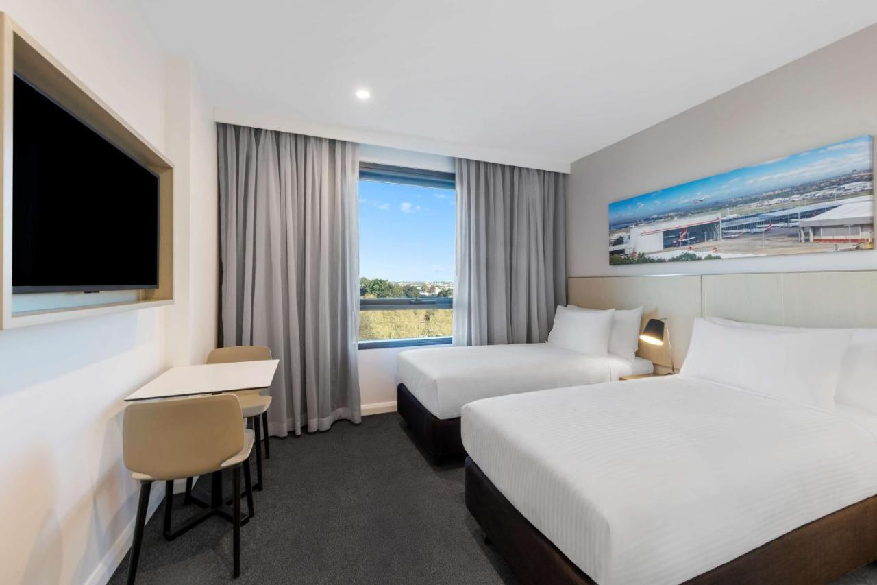 Travelodge Hotel Sydney Airport Exterior foto A room at the airport
